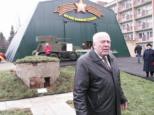 Эта железобетонная огневая точка, перенесенная в Покровское была реальным объектом линии обороны Москвы в 1941 году, 65 лет победы под Москвой, bedevo